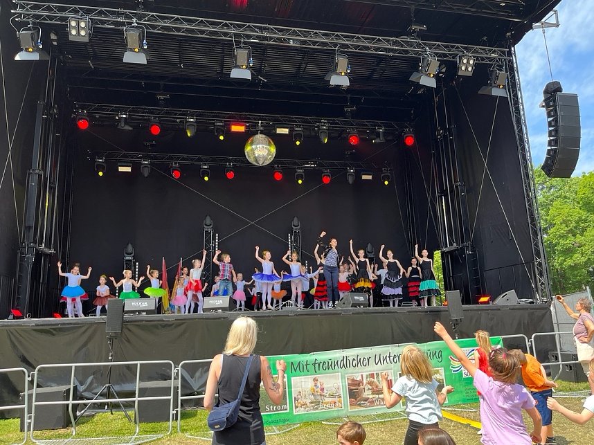 Das Tanzstudio Radeva zeigte auf dem Residenzfest in Sondershausen was seine Eleven k&ouml;nnen