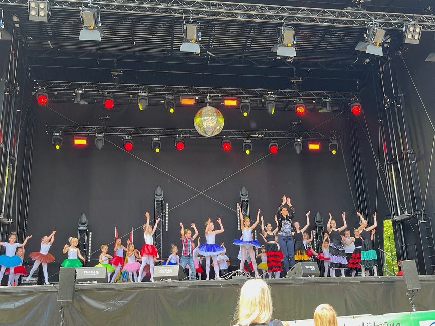 Das Tanzstudio Radeva zeigte auf dem Residenzfest in Sondershausen was seine Eleven k&ouml;nnen