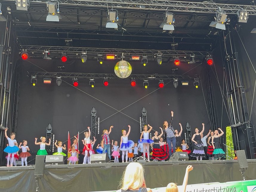 Das Tanzstudio Radeva zeigte auf dem Residenzfest in Sondershausen was seine Eleven k&ouml;nnen