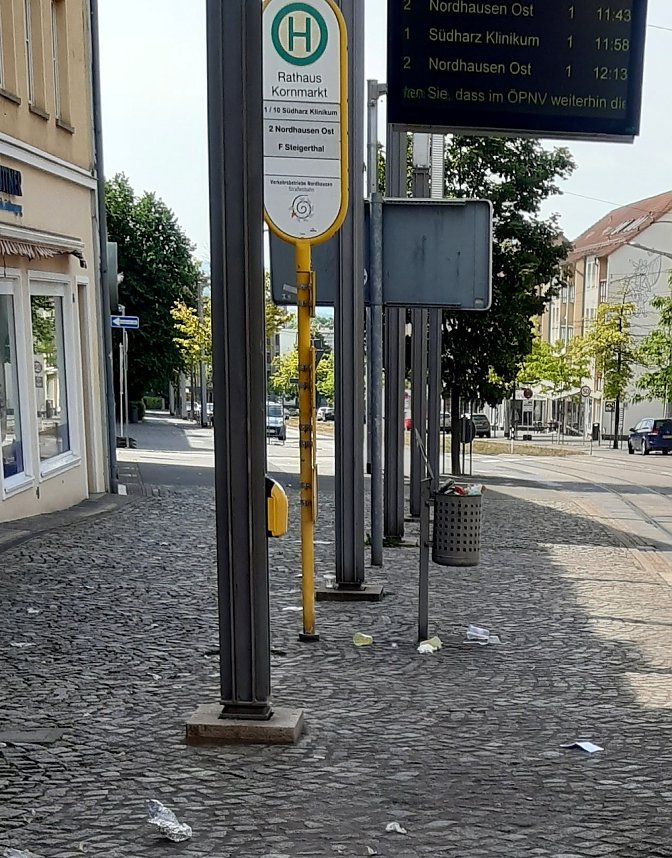M&uuml;ll an der Haltestelle Marktplatz