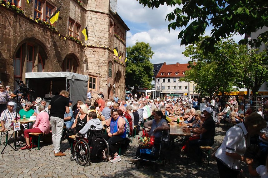 Das 52. Rolandsfest wurde nach zwei Jahren Pause heute auf dem Rathausplatz in Nordhausen er&ouml;ffnet