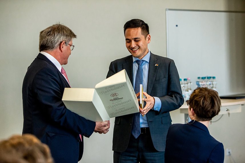 US General Konsul Ken Toko zu Gast am Humboldt-Gymnasium