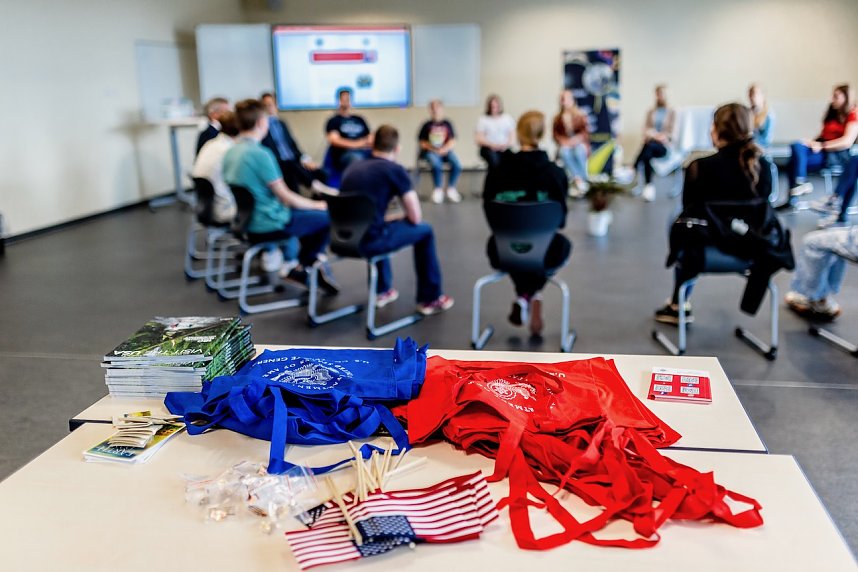 US General Konsul Ken Toko zu Gast am Humboldt-Gymnasium