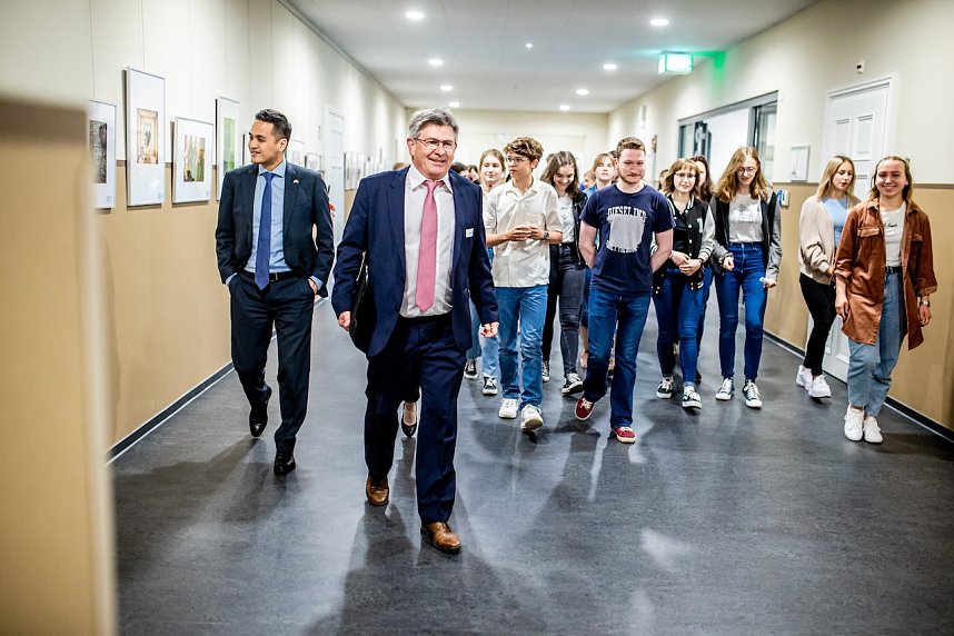 US General Konsul Ken Toko zu Gast am Humboldt-Gymnasium