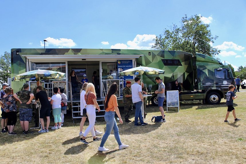 Tag der "Offenen T&uuml;r" auf dem Gel&auml;nde der Kyffh&auml;user Kaserne zwischen Bad Frankenhausen und Seehausen 