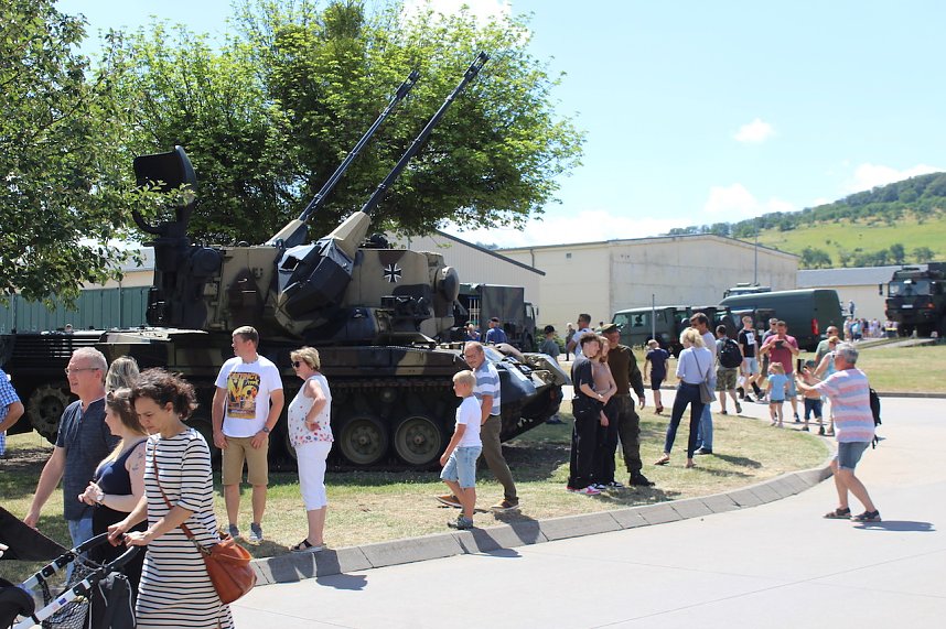 Tag der "Offenen T&uuml;r" auf dem Gel&auml;nde der Kyffh&auml;user Kaserne zwischen Bad Frankenhausen und Seehausen 