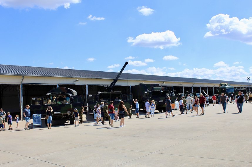 Tag der "Offenen T&uuml;r" auf dem Gel&auml;nde der Kyffh&auml;user Kaserne zwischen Bad Frankenhausen und Seehausen 
