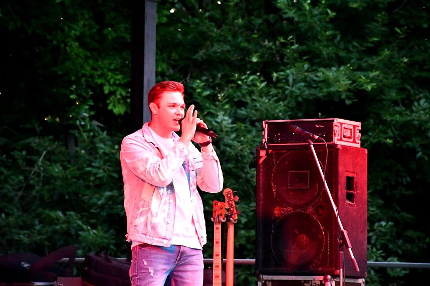 Moderator Kevin Neon 