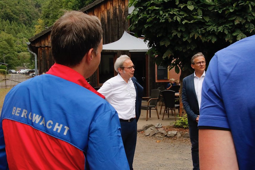 Rettung aus der Finsternis - am Rabensteiner Stollen wurde heute die Rettung unter Tage geprobt