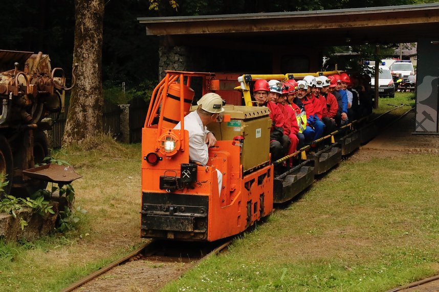 Rettung aus der Finsternis - am Rabensteiner Stollen wurde heute die Rettung unter Tage geprobt