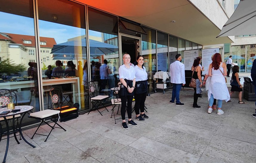 Wiederer&ouml;ffnung des Kaffeehauses an der Bibliothek
