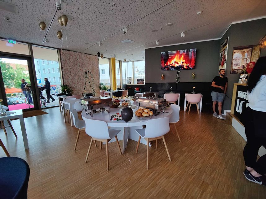 Wiederer&ouml;ffnung des Kaffeehauses an der Bibliothek