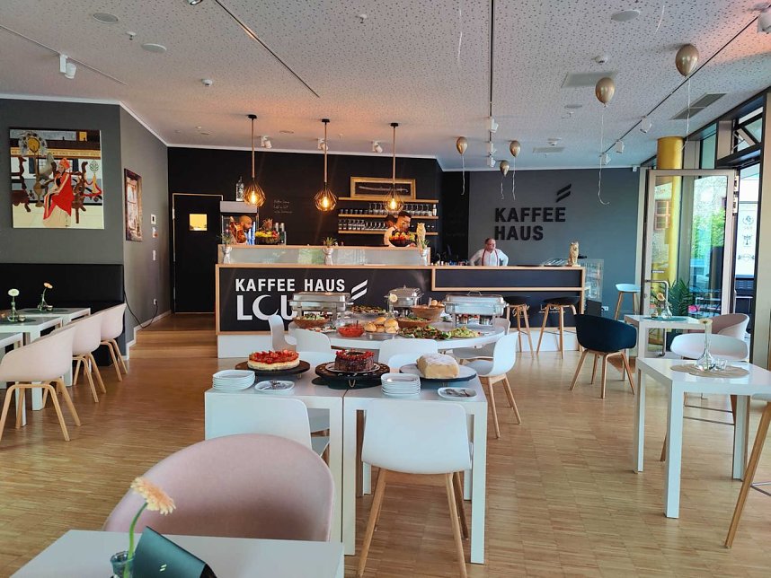 Wiederer&ouml;ffnung des Kaffeehauses an der Bibliothek