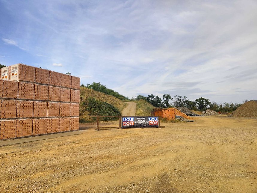 Motorr&auml;der im Ziegelwerk