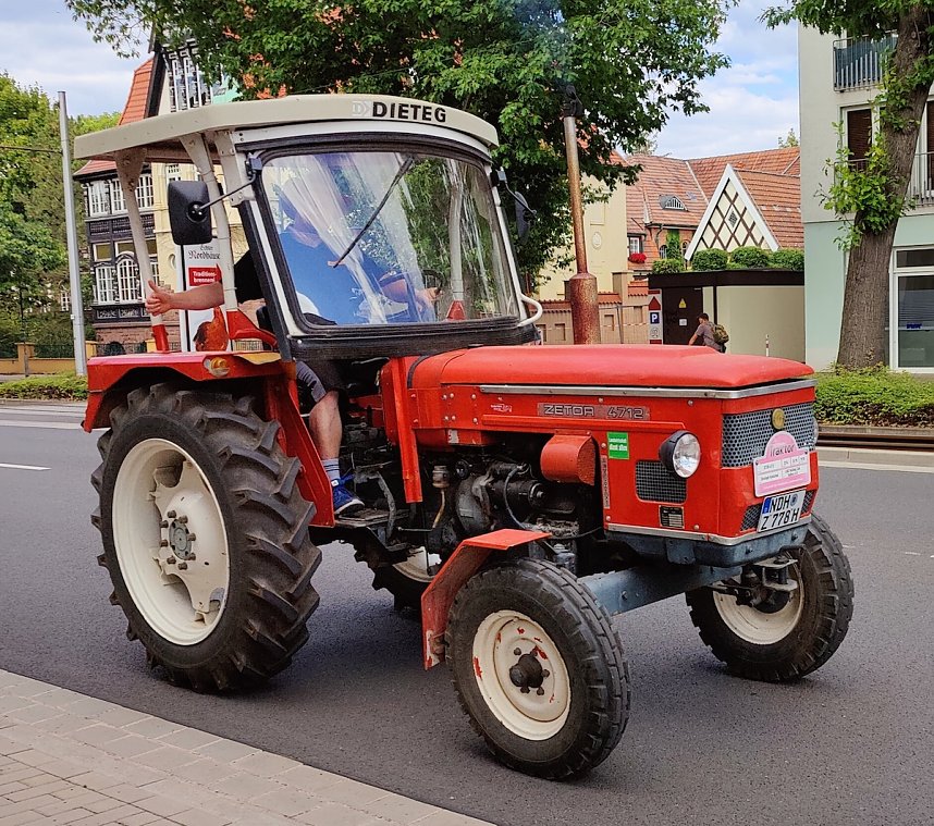 Treckerparade heute auf der Grimmelallee
