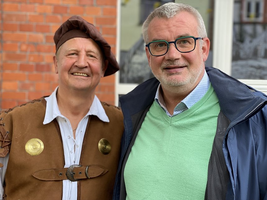 Moderator Norbert Grahl und erster Beigeordneter des Landrats Stefan N&uuml;&szlig;le (v.l.n.r.)