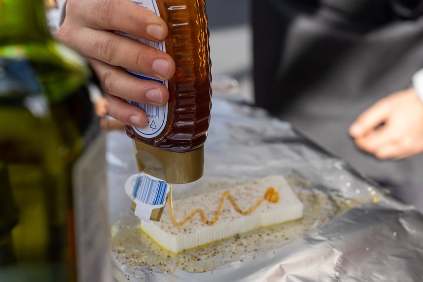 Grillmeisterschaft auf dem Parkdeck der Marktpassage