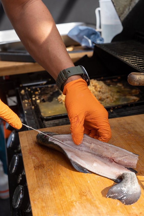 Grillmeisterschaft auf dem Parkdeck der Marktpassage