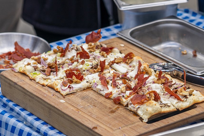 Grillmeisterschaft auf dem Parkdeck der Marktpassage