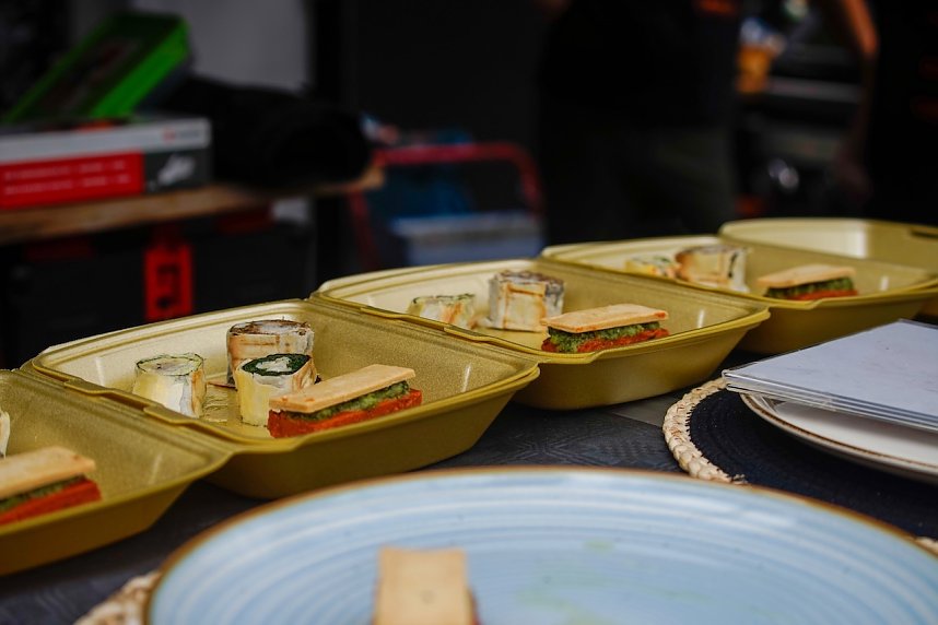 Grillmeisterschaft auf dem Parkdeck der Marktpassage