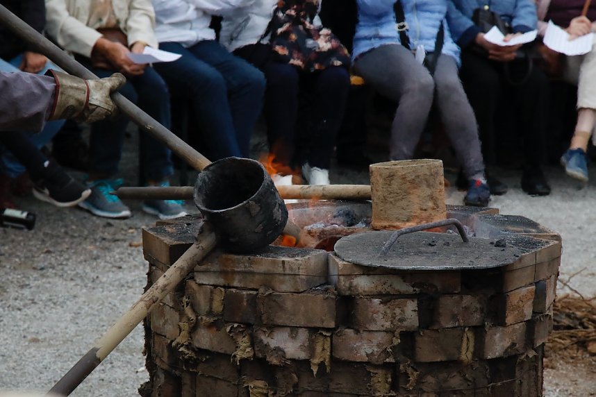Glockenguss vor St. Blasii in Nordhausen