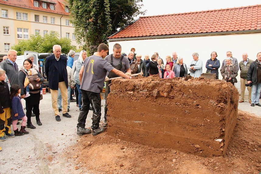 "Glockengeburt" vor der St. Blasii-Kirche