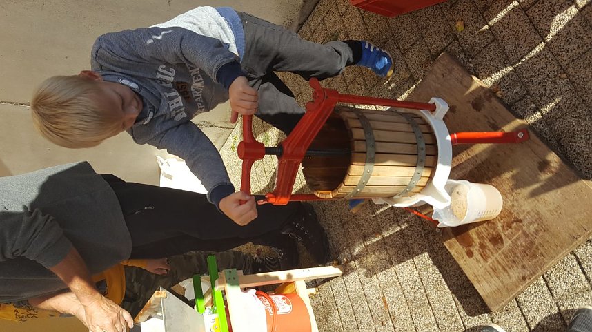 Am Neust&auml;dter Hospiz feierte man wieder das Apfelfest