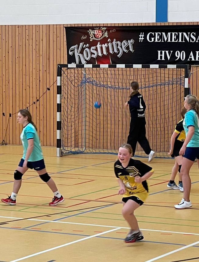 Handball-Hexen zu Gast in Artern