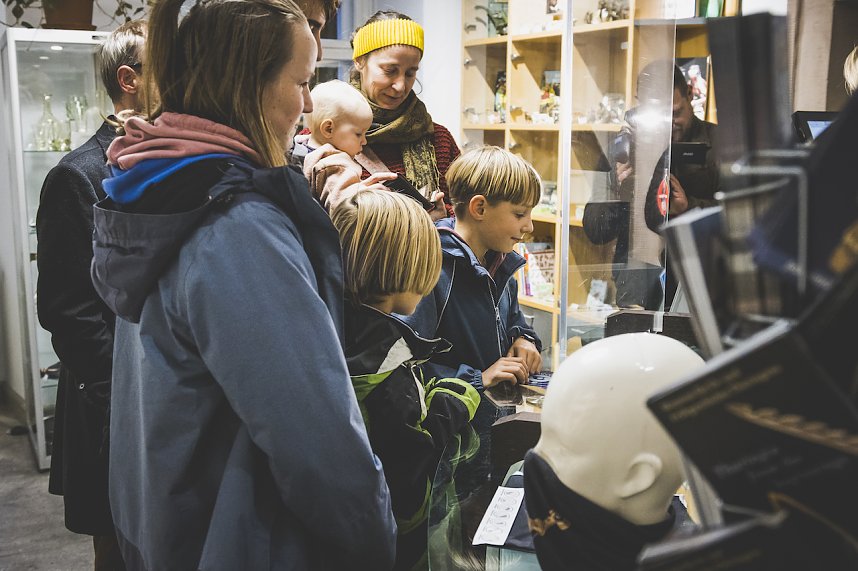 Die Th&uuml;ringer Mehrkindfamilienkarte wurde von Frau Ministerin Susanna Karawanskij mit dem Th&uuml;ringer Demografiepreis 2022 Heimat:Th&uuml;ringen! ausgezeichnet