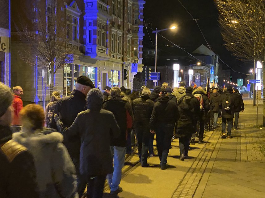 Zwei Kundgebungen am Weihnachtsmarkt