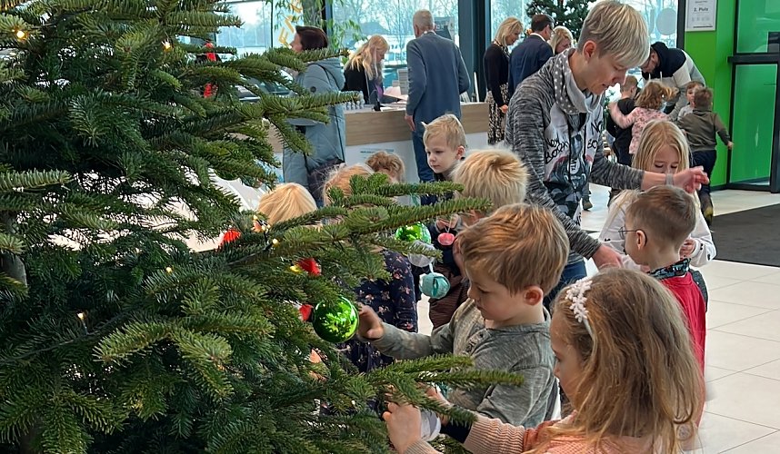 Weihnachtsbaumschm&uuml;cken bei Skoda in Nordhausen