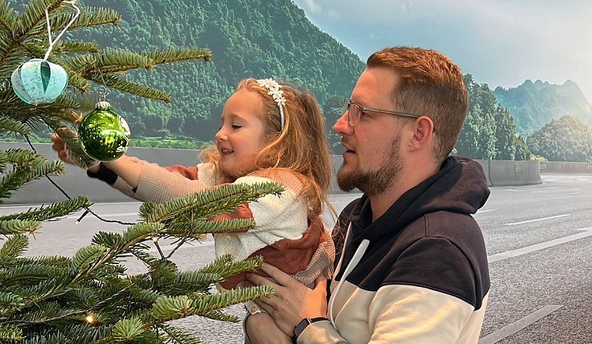 Weihnachtsbaumschm&uuml;cken bei Skoda in Nordhausen