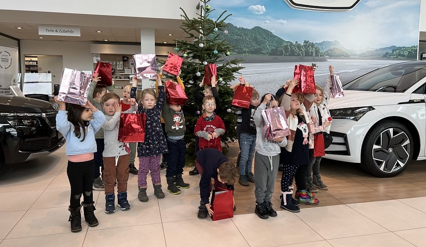 Weihnachtsbaumschm&uuml;cken bei Skoda in Nordhausen