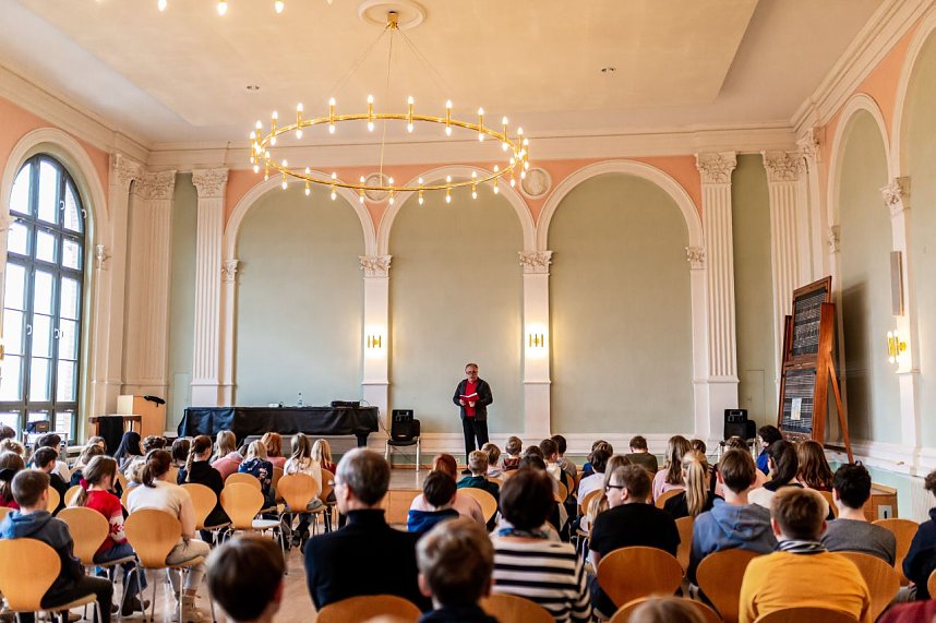 Das Duo Ruggieri trat am 1. Dezember im Humboldt-Gymnasium auf