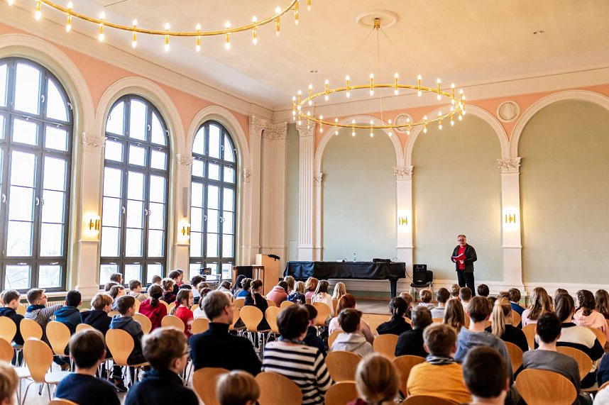 Das Duo Ruggieri trat am 1. Dezember im Humboldt-Gymnasium auf