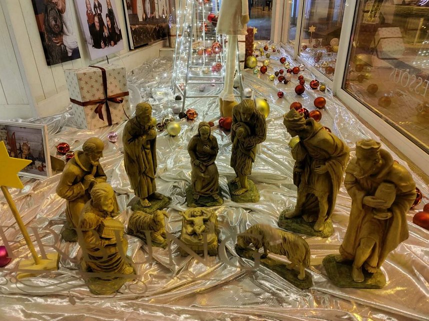 Weihnachtskrippen in Nordh&auml;user Schaufenstern