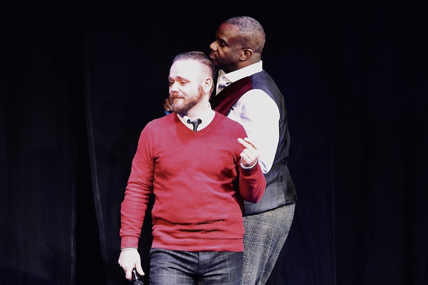 In Haus der Kunst in Sondershausen fand das vorletzte Weihnachtskonzert des Tenortrios Fellas, in diesem Jahr, vor ausverkauftem Haus statt. Am Klavier begleitete sie die bekannten Pianistin Rosalina Genchev 