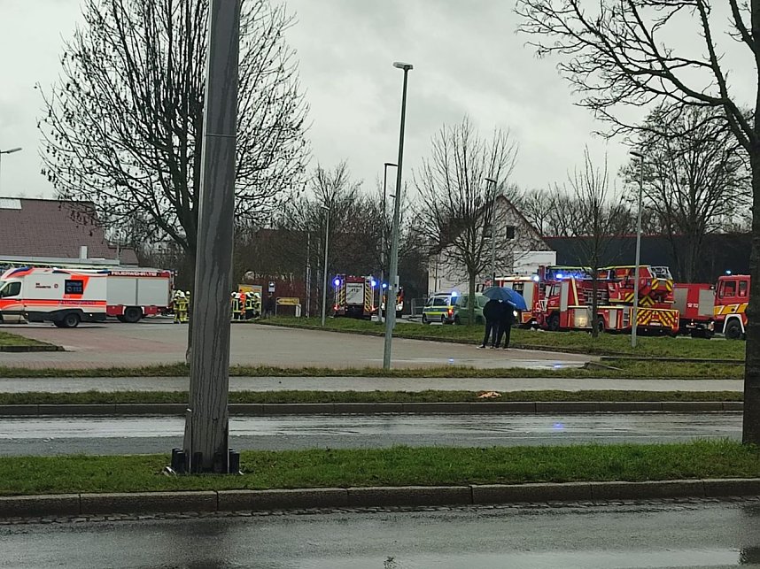 Feuerwehreinsatz neben der neuen Wache