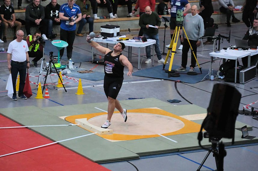 Peter Blei beim Kugelsto&szlig; Indoor