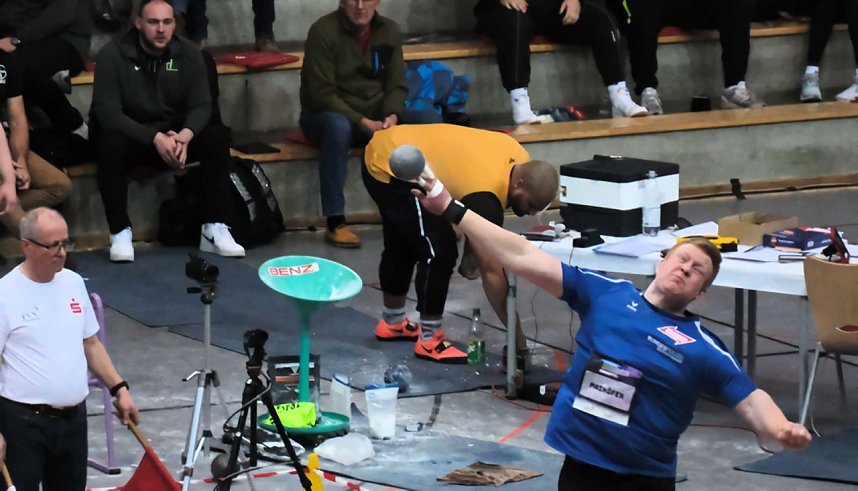 Peter Blei beim Kugelsto&szlig; Indoor