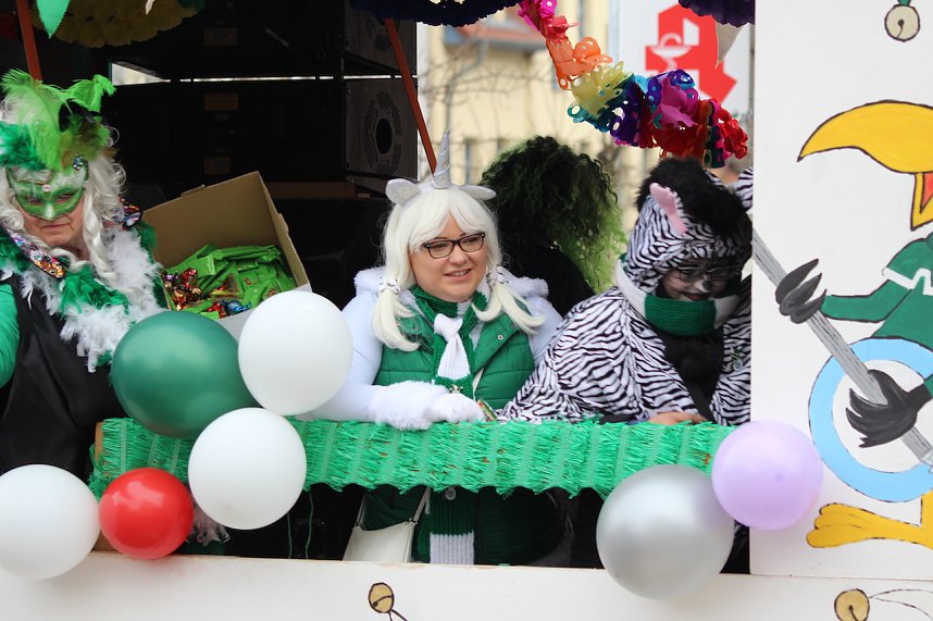 Ausgelassen und fr&ouml;hlich feierten die Menschen am Rosenmontag in Sondershausen