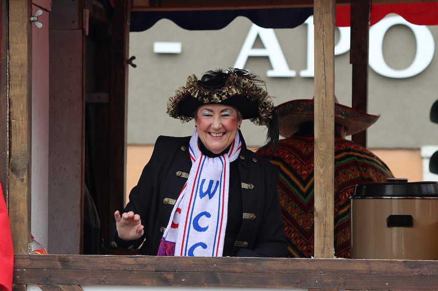 Ausgelassen und fr&ouml;hlich feierten die Menschen am Rosenmontag in Sondershausen