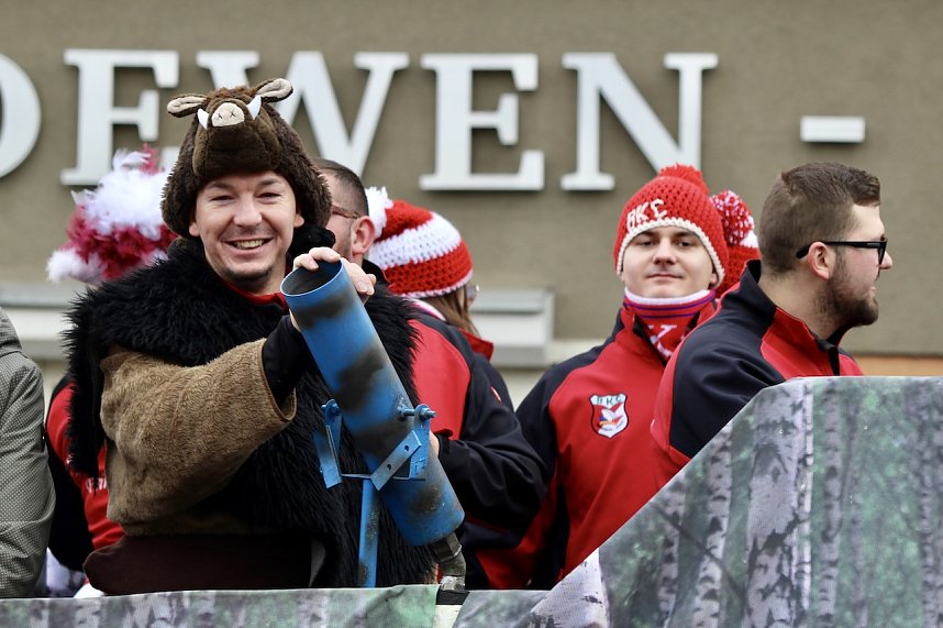 Ausgelassen und fr&ouml;hlich feierten die Menschen am Rosenmontag in Sondershausen