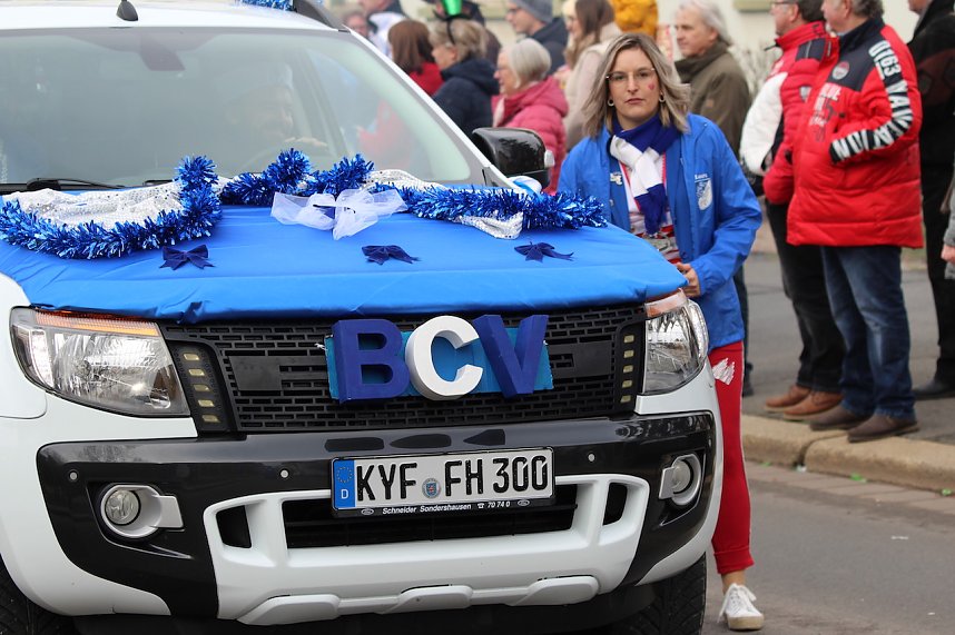 Ausgelassen und fr&ouml;hlich feierten die Menschen am Rosenmontag in Sondershausen