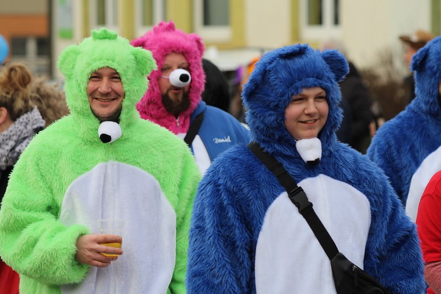 Ausgelassen und fr&ouml;hlich feierten die Menschen am Rosenmontag in Sondershausen