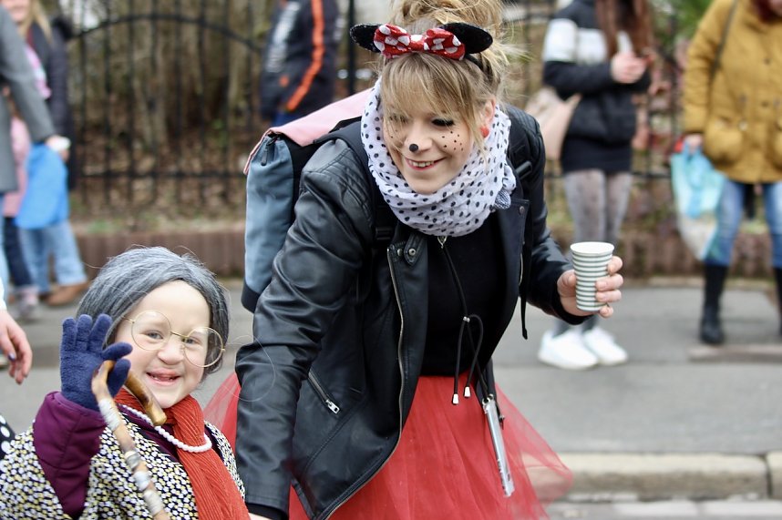 Ausgelassen und fr&ouml;hlich feierten die Menschen am Rosenmontag in Sondershausen