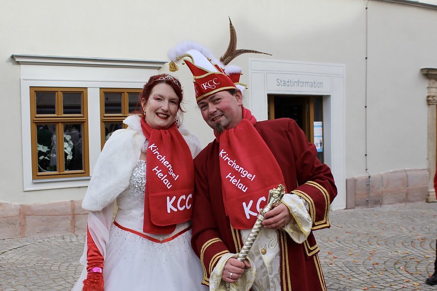 Ein bunter Karnevalszug zog sich am Rosenmontag durch Sondershausen
