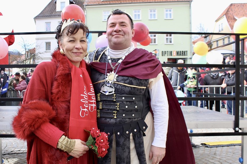 Ein bunter Karnevalszug zog sich am Rosenmontag durch Sondershausen