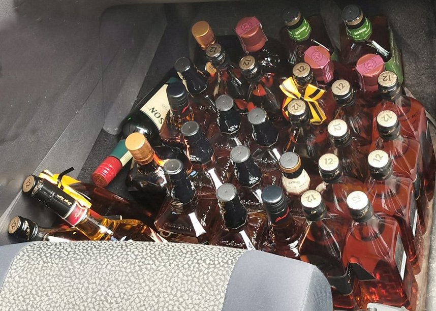 &Uuml;berf&uuml;hrte Ladendiebe nebst Beute