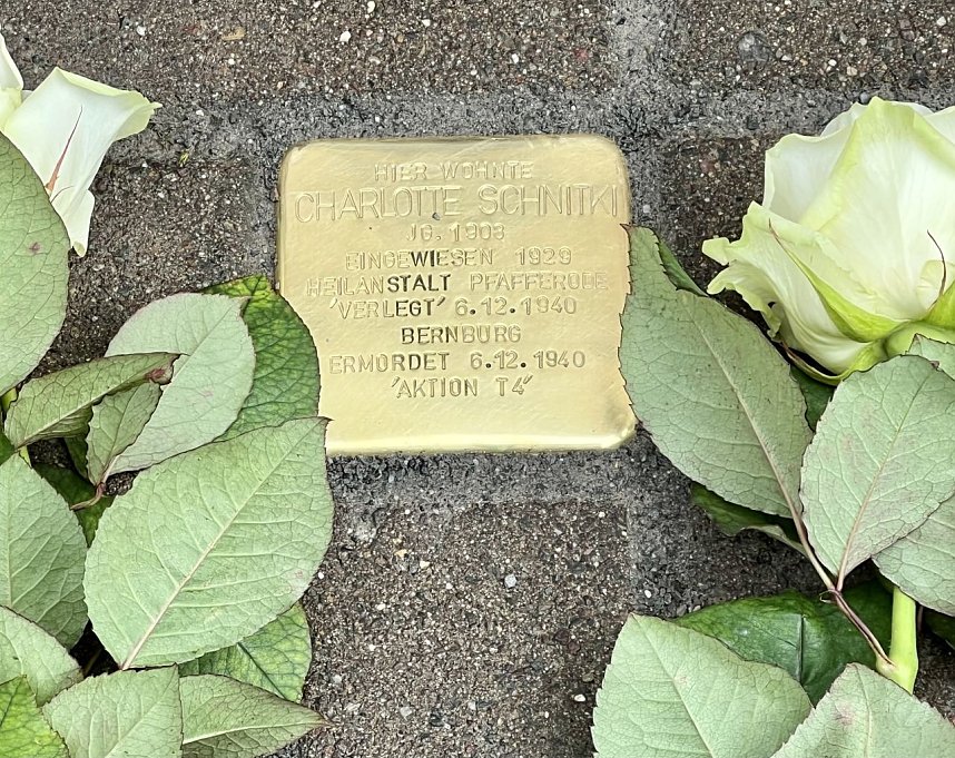 Neuer Stolperstein in der Landgrabenstra&szlig;e